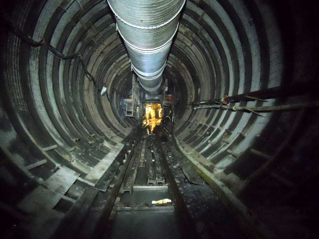 Tunnel with steel support