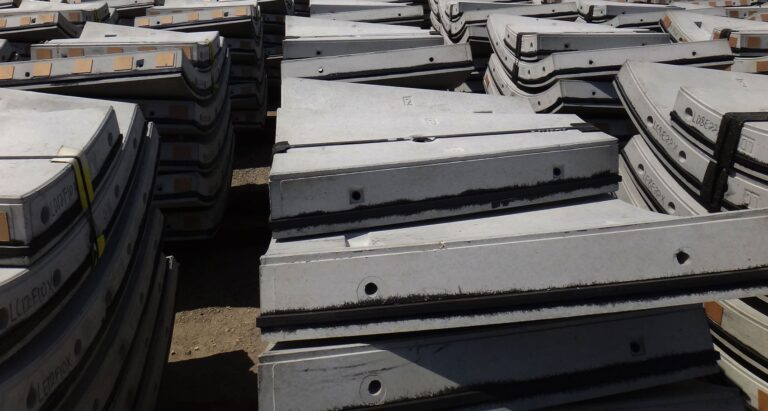 Pre-cast concrete tunnel liner segments