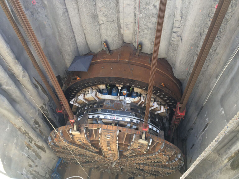 Setting up to remove cutter head of EPB-TBM 